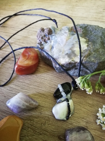 P��v�sek �ern� a b�l�